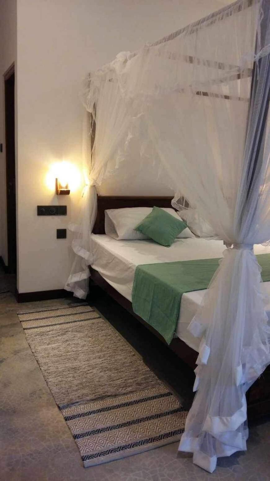 New Ocean Breeze Madiha Hotel Matara Exterior photo